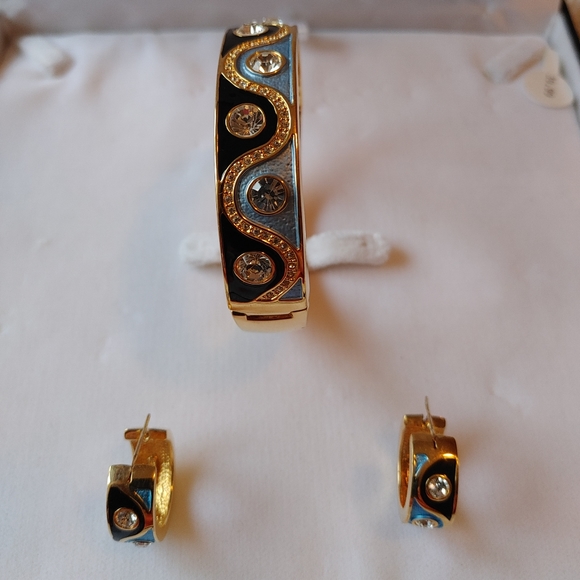 "Haze" Bracelet & Earring Set - Picture 3 of 4